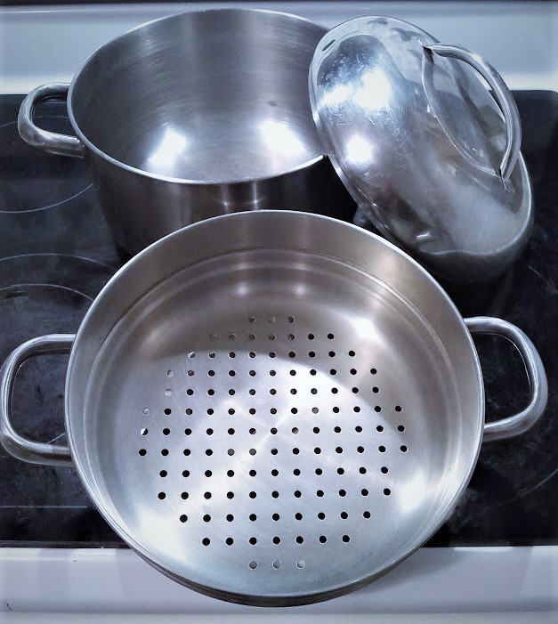 3 piece stainless steel 5 quart saucepan with steaming basket