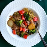 beef stir fry with asian flavor red pepper water chestnuts broccoli garlic and scallions with beef served over brown rice