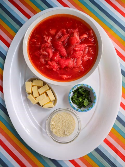 hand crushed peeled plum tomatoes with chopped basil sliced butter and grated cheese